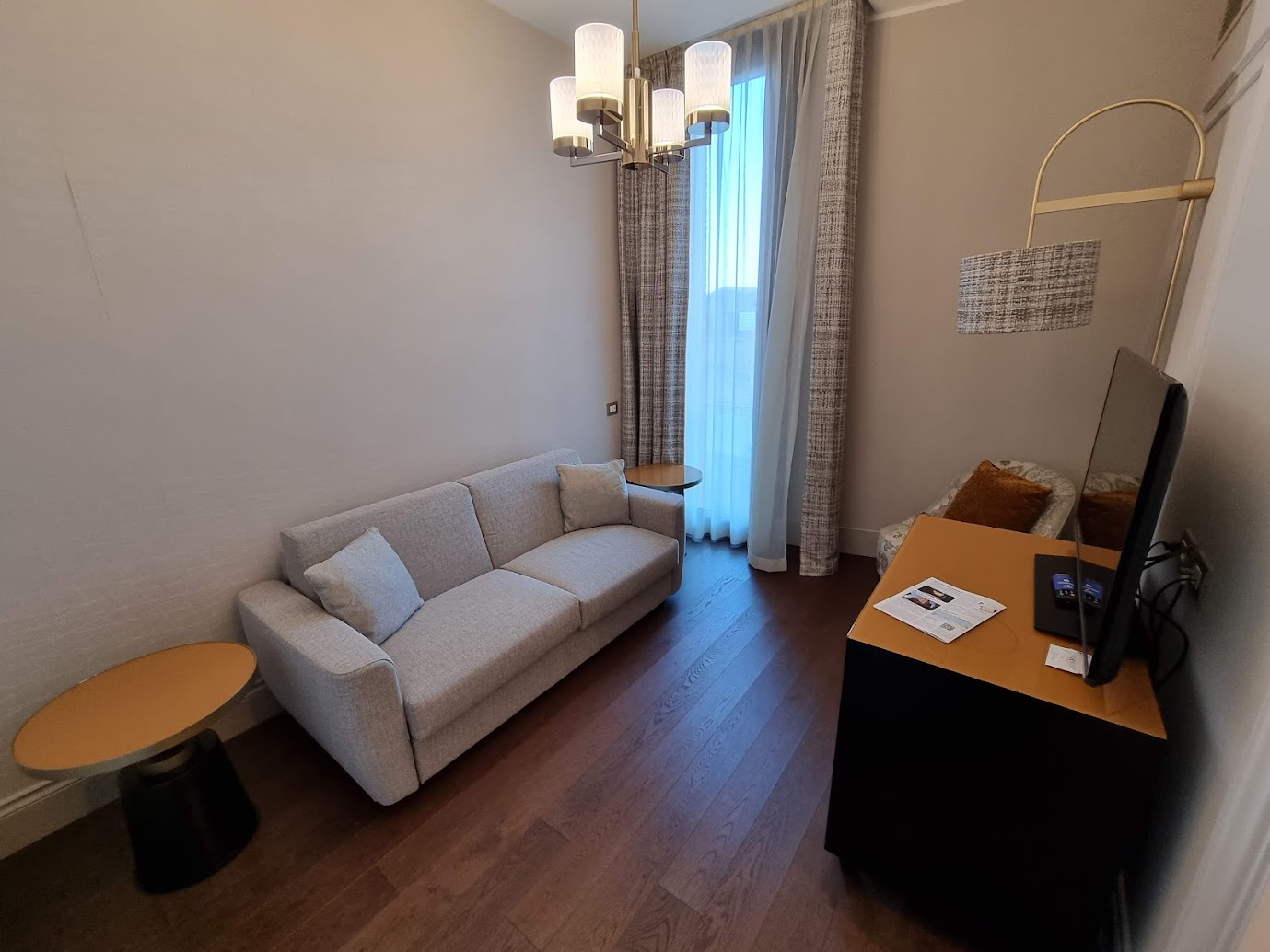 hilton venice junior suite 1.jpg