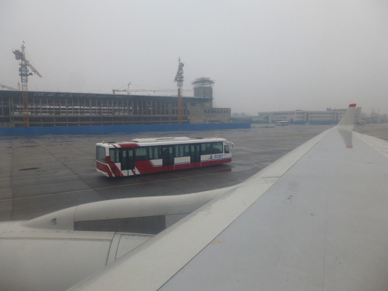po lewej nowy terminal w oddali stary FNJ.jpg