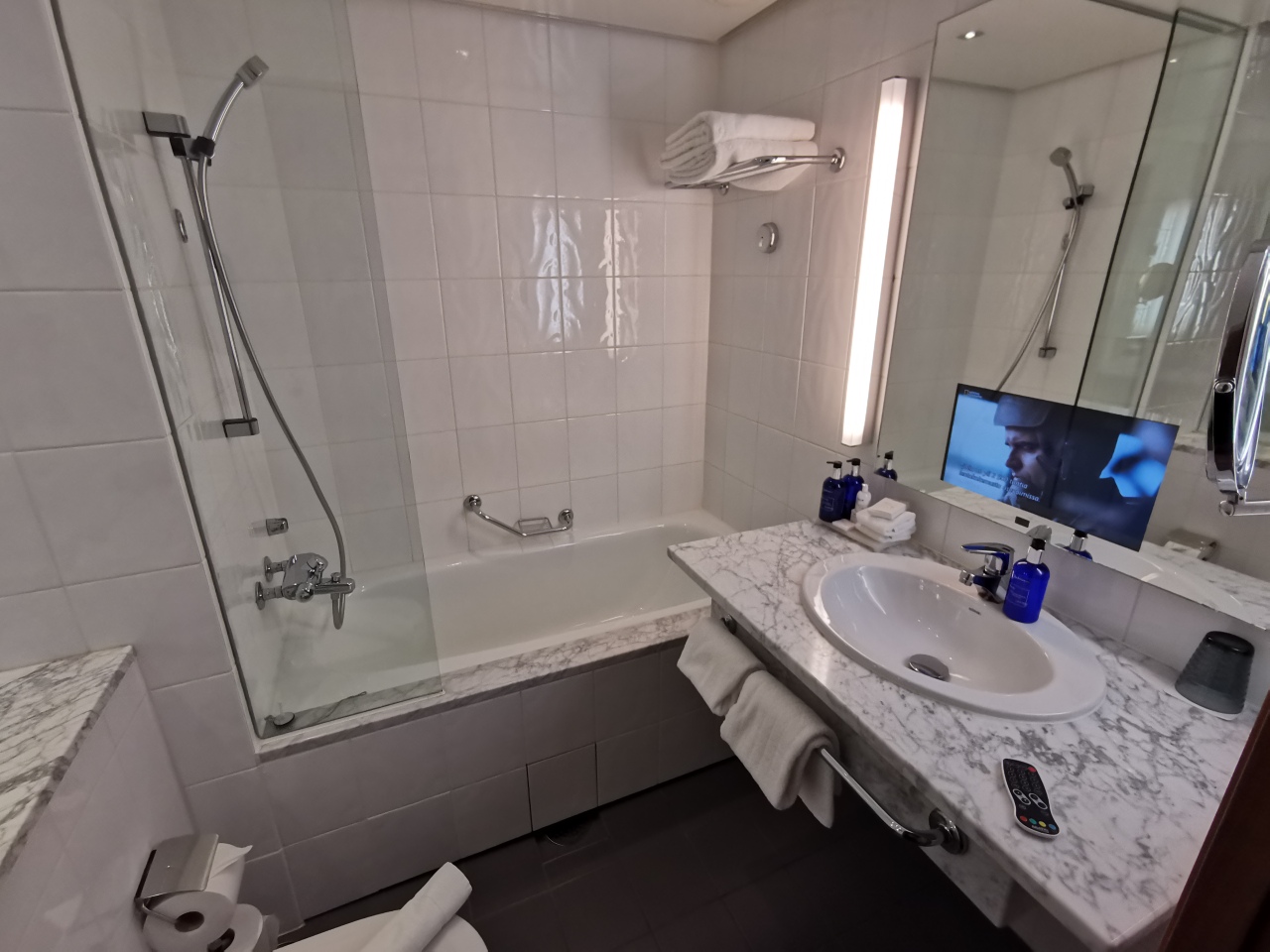 Radisson BLU Plaza Helsinki - łazienka.jpg