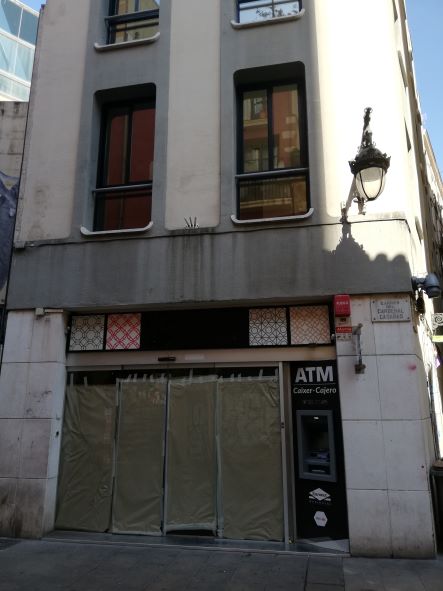 Hotel Atlas zbity deskami k1.jpg