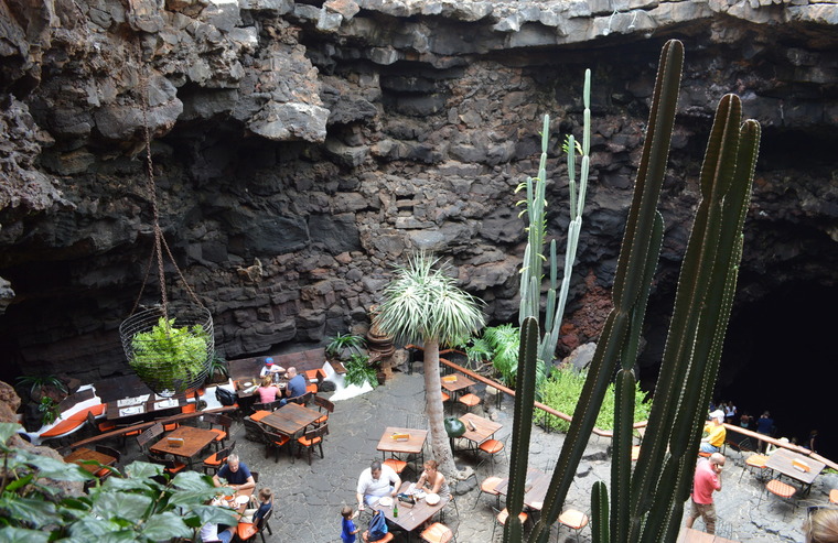 Restauracja w Jameos del aqua.jpg