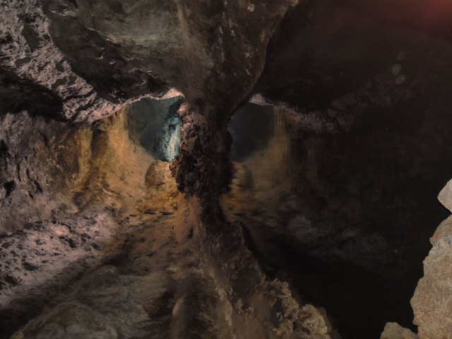 Cueva de los Verdes(1).jpg