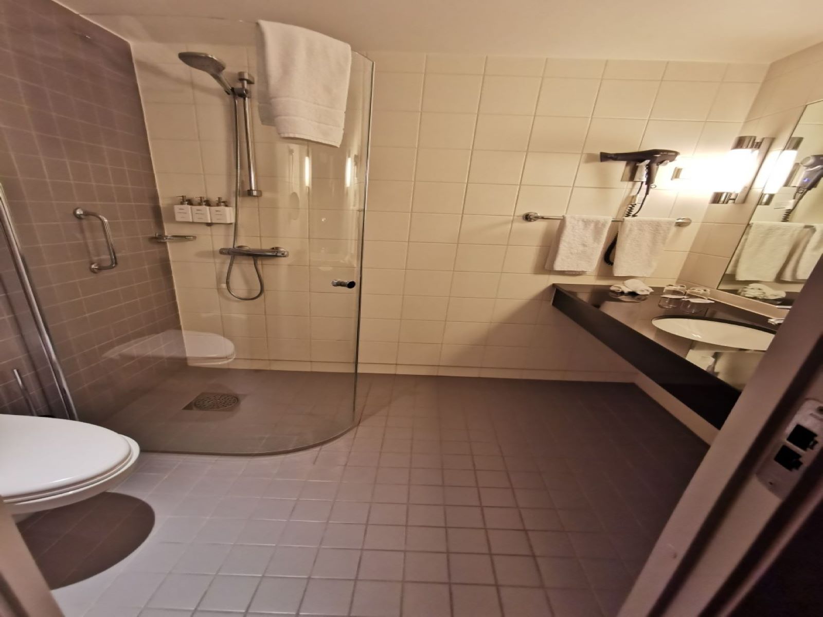Radisson Oslo Airport - Superior Łazienka.jpg