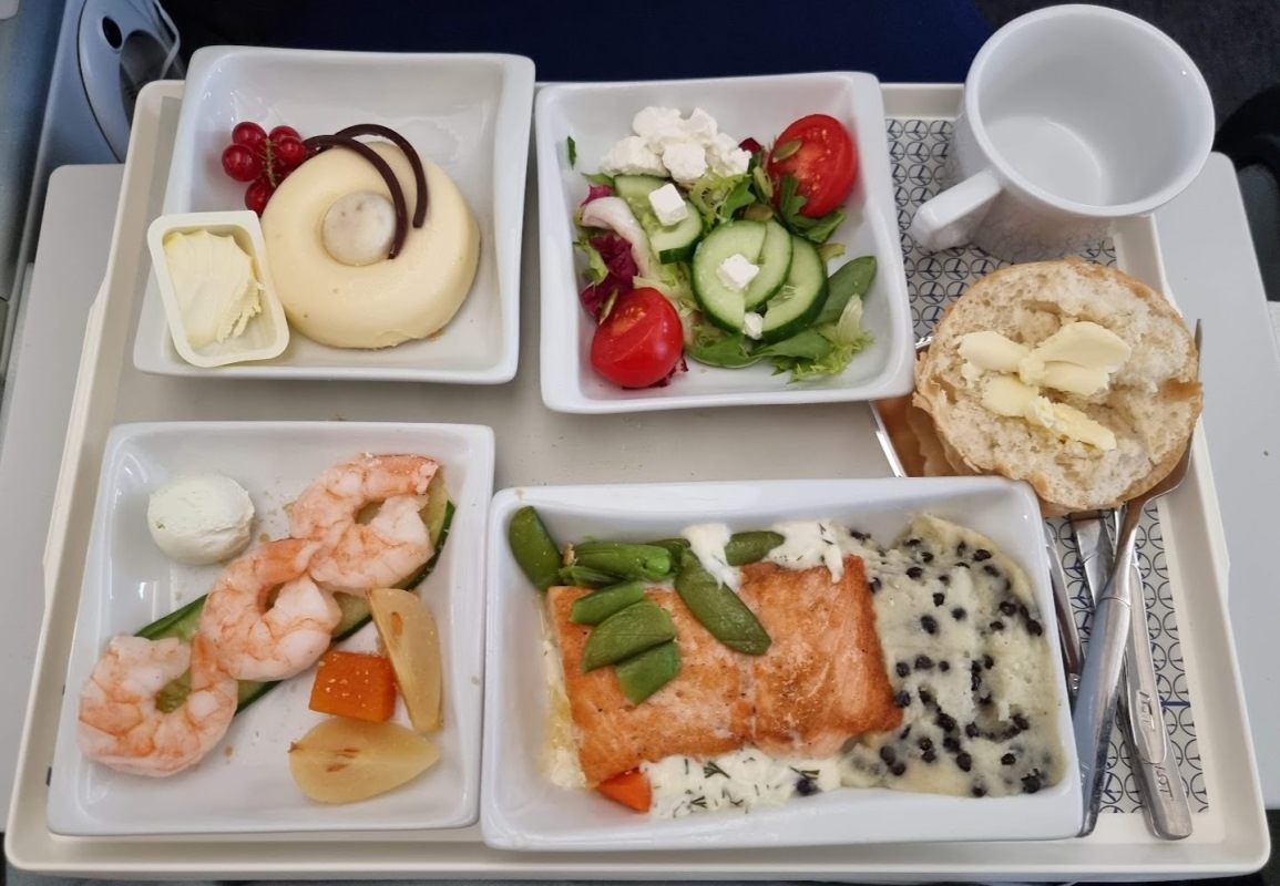 lot-premium-economy-waw-lax-1.jpg