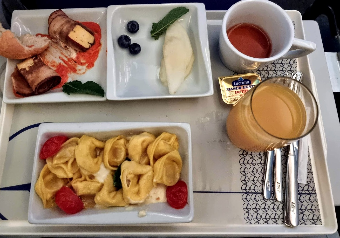 lot-premium-economy-waw-lax-2.jpg