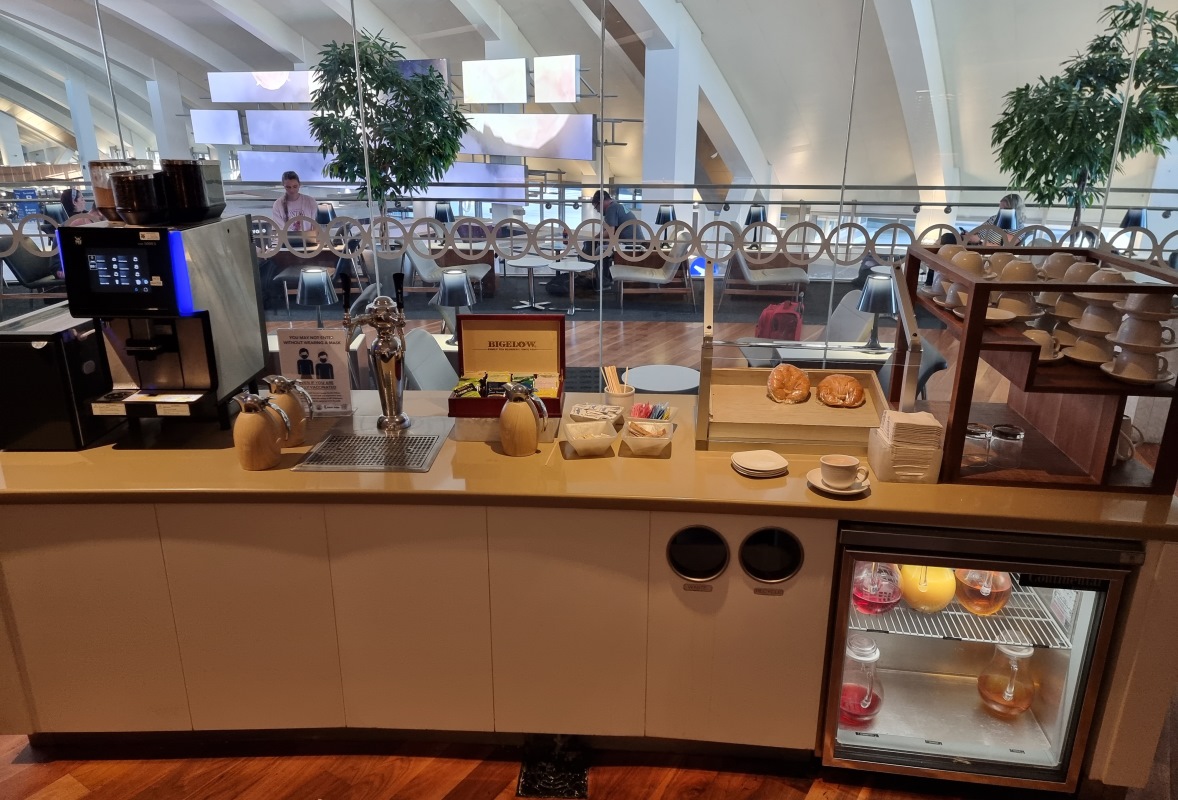 LAX-Star-Alliance-Lounge-Los-Angeles-2.jpg
