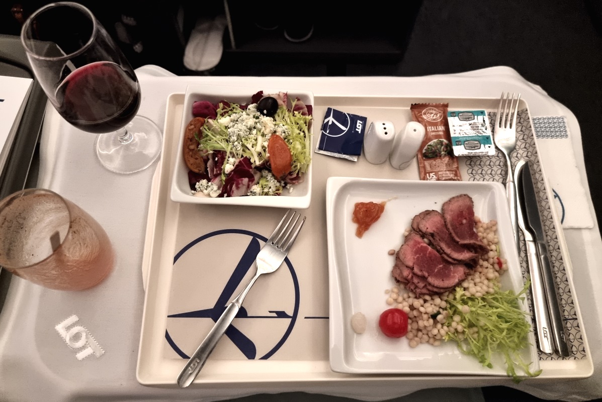 lot-business-lax-waw-1.jpg