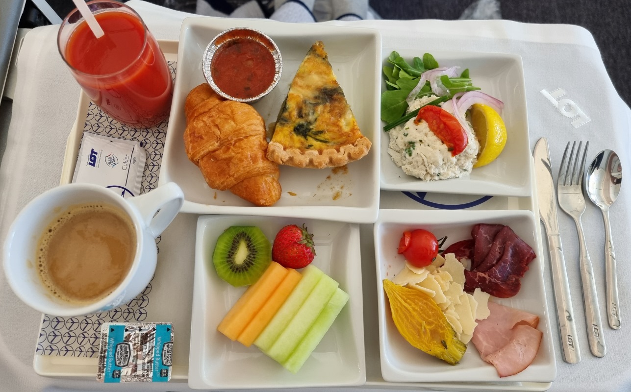 lot-business-lax-waw-3.jpg
