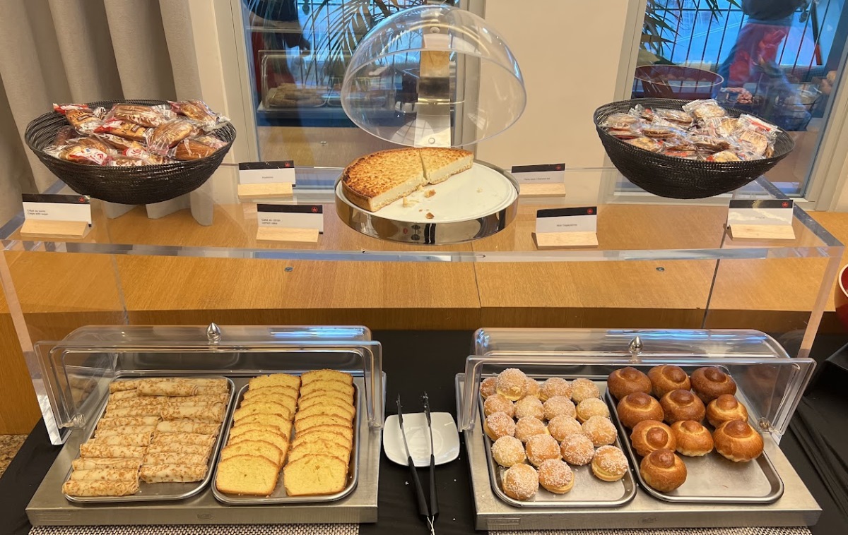 CDG Air Canada Maple Leaf Lounge 3.JPG