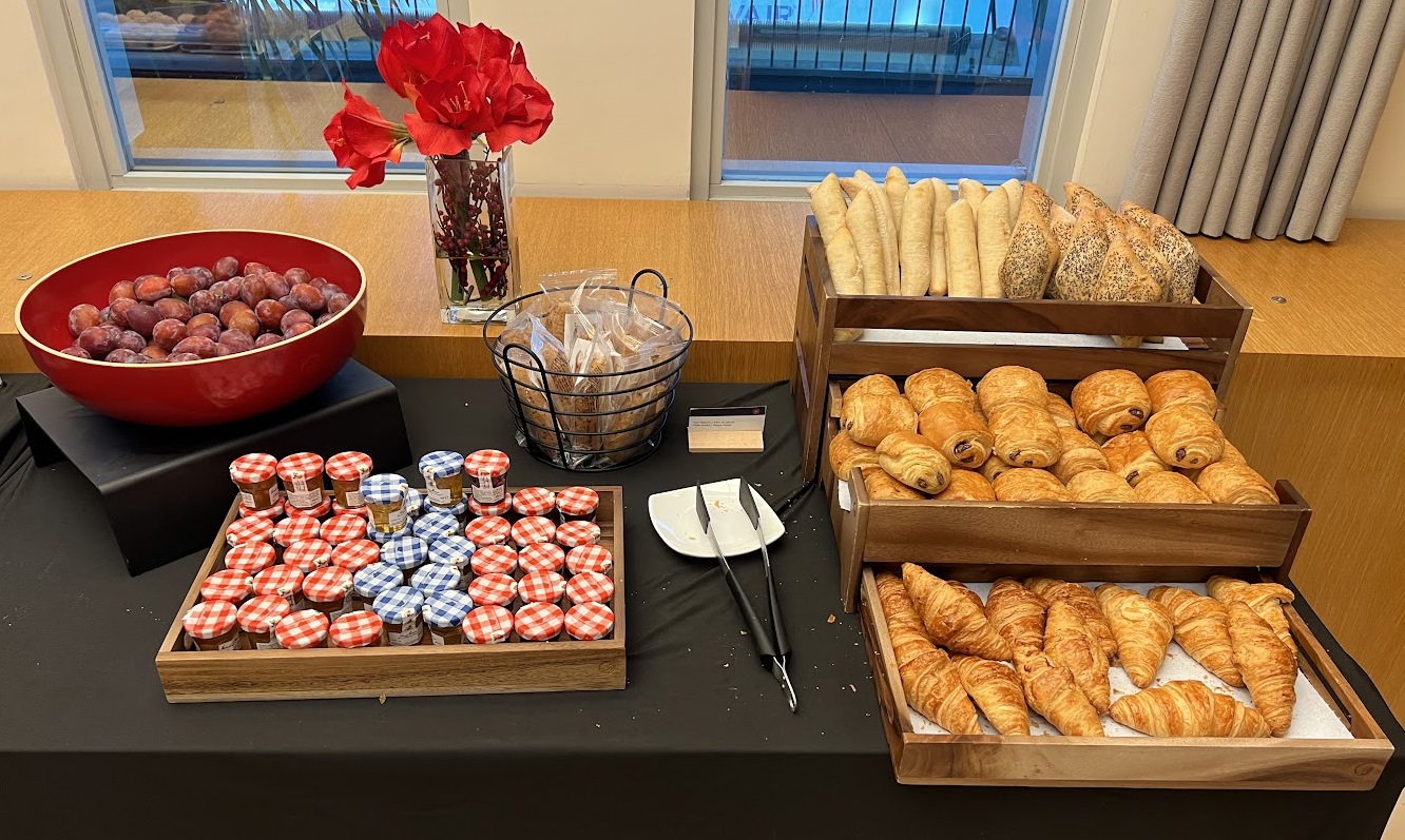CDG Air Canada Maple Leaf Lounge 4.JPG