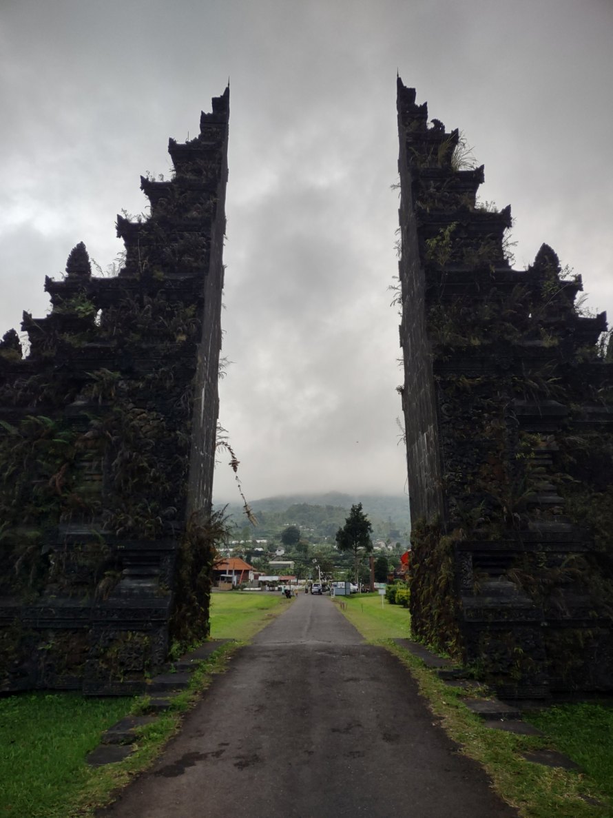 w1 Handara gate.jpg