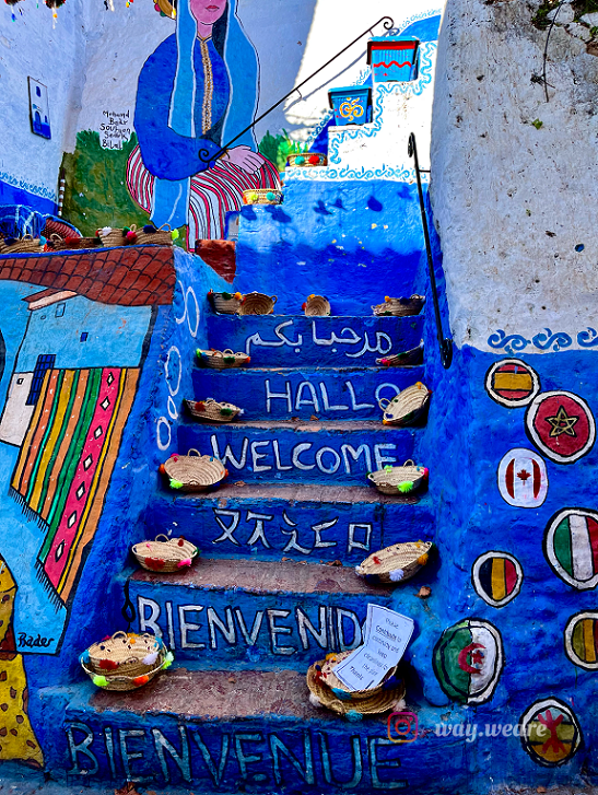 Maroko - Chefchaouen - Płatna uliczka.png