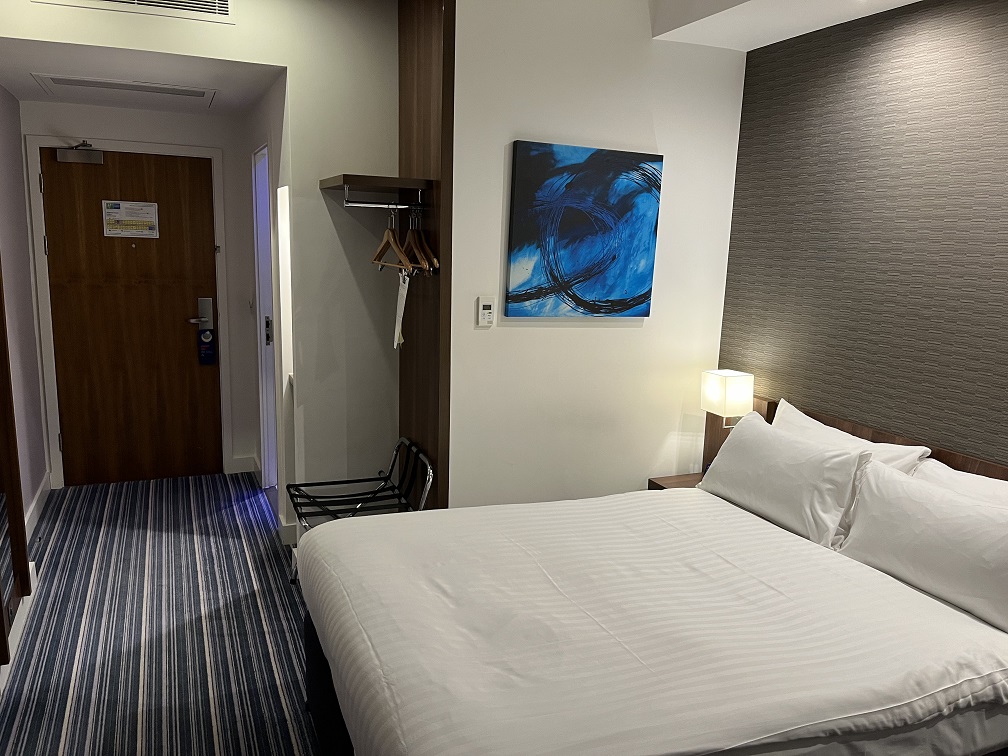 HIX airport room1.jpeg