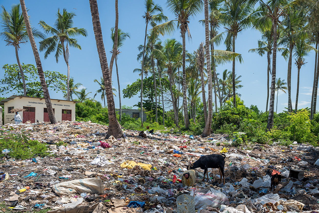 Zanzibar-Plastic-Rubish-Dirt.jpg