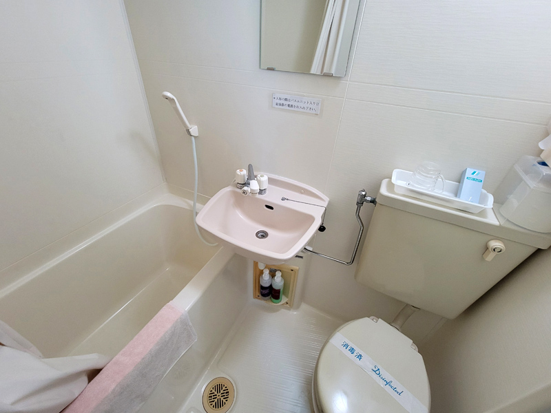 bathroom1x800.jpg