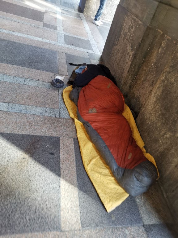 bezdomni.jpg