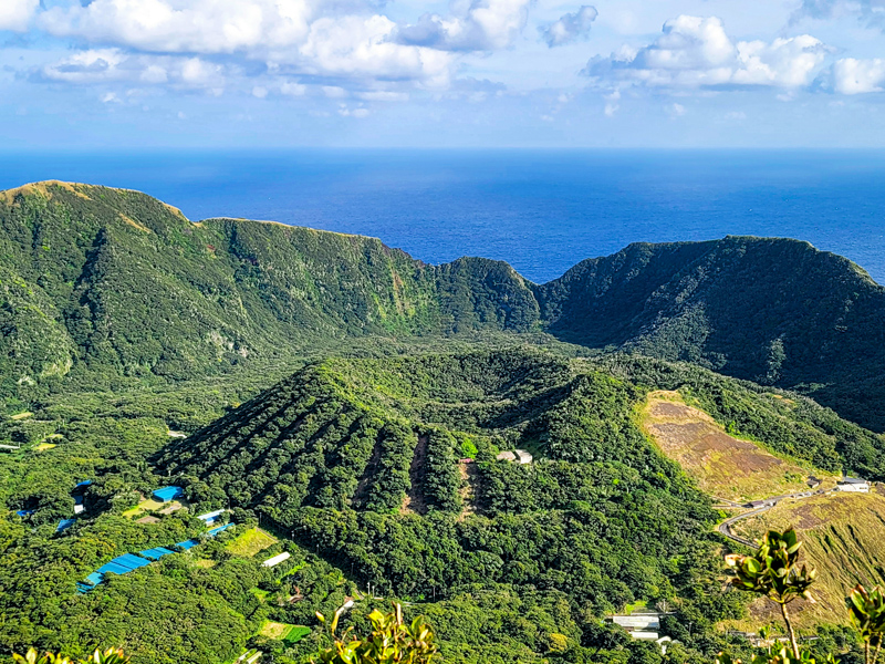 aogashima-craterx800.jpg