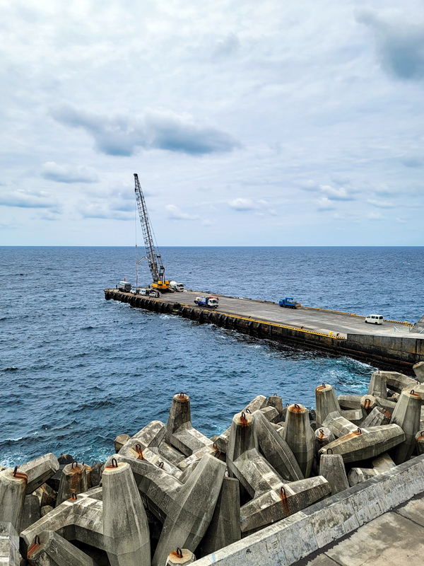 aogashima-port2x600.jpg