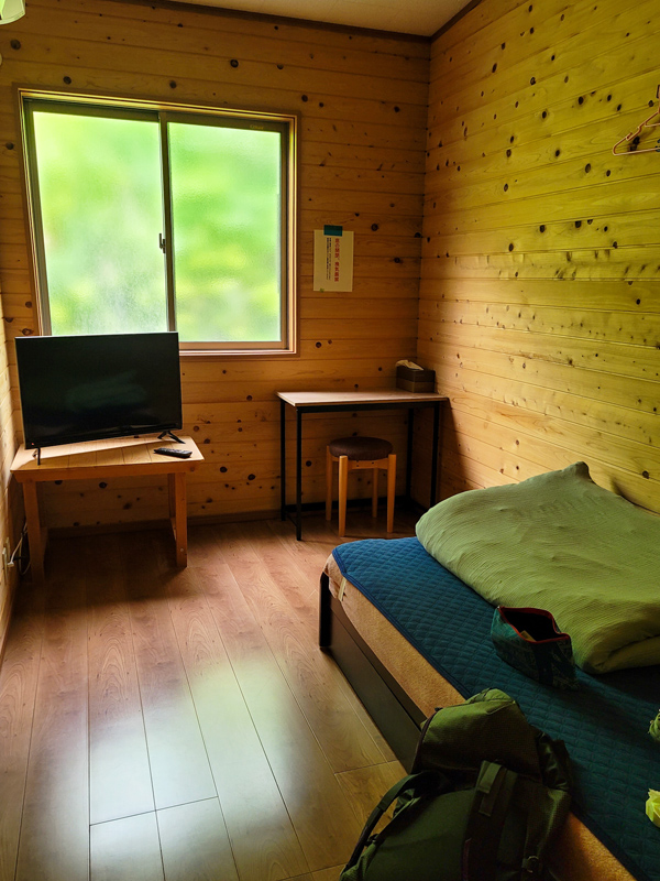 roomx600.jpg
