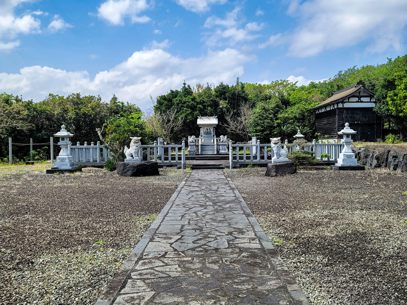 shrine2x800.jpg