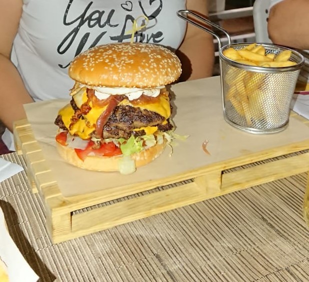 Burger Artu.jpg
