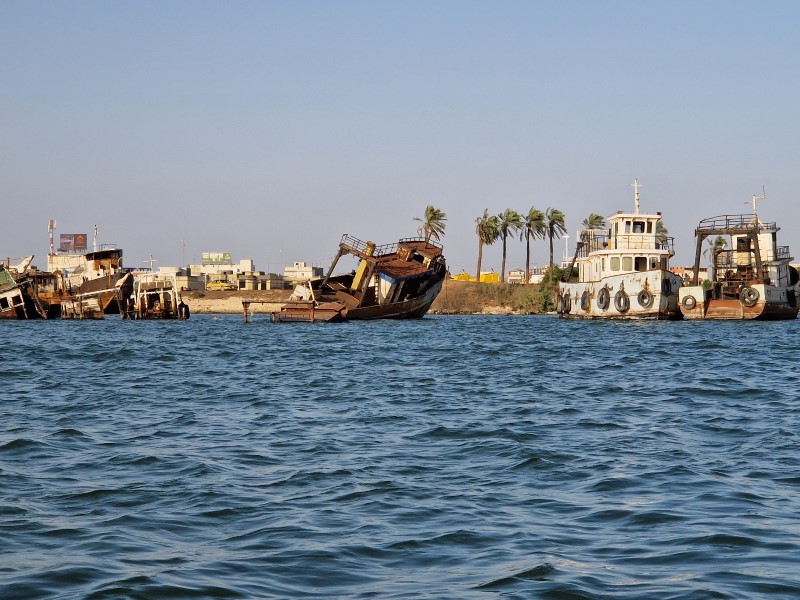 03_019_Basra_cmentarzysko_łodzi_na_Szatt_Al_Arab.jpg