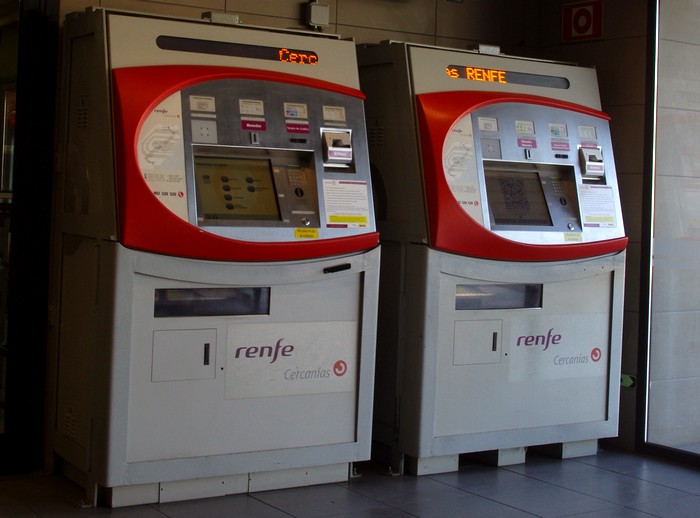 Renfe Cercanias - automat biletowy.JPG