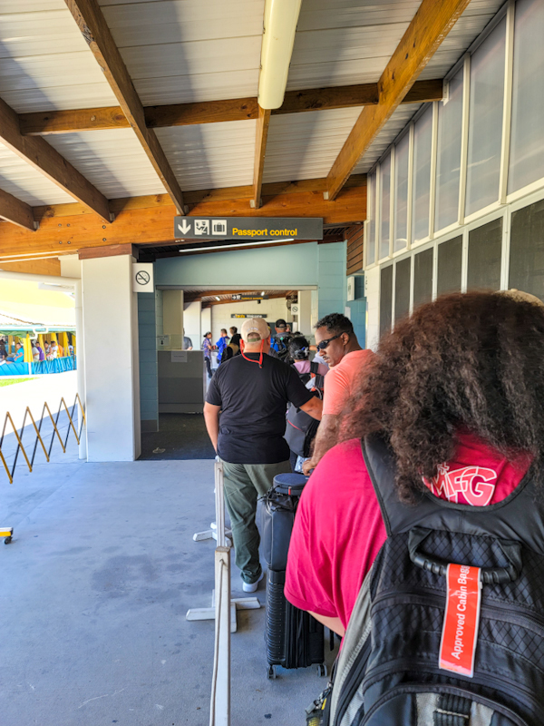 line to immi.jpg