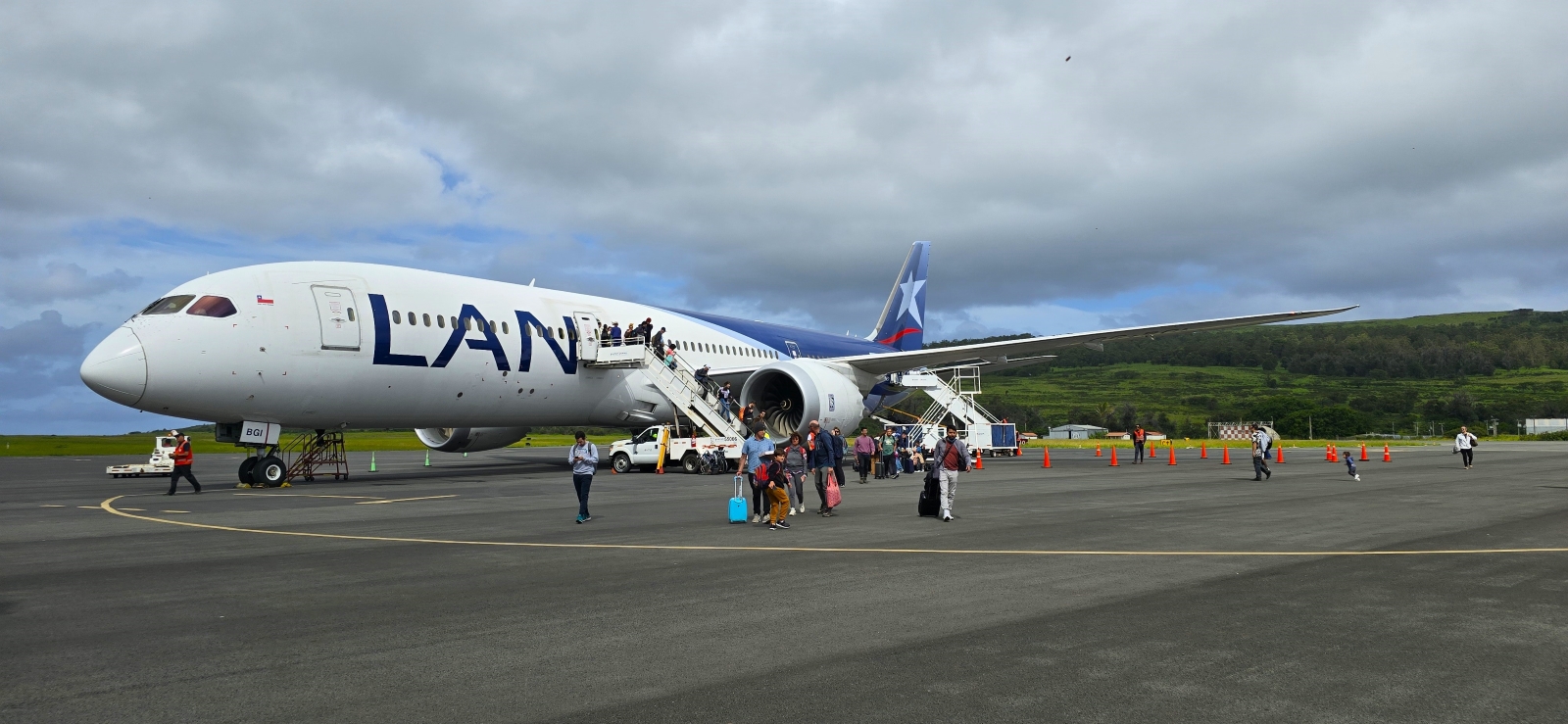 Mataveri_airport.jpg