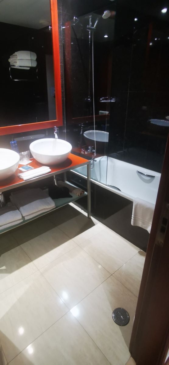Radisson BLU Lizbona, Portugalia - ŁAZIENKA.jpg
