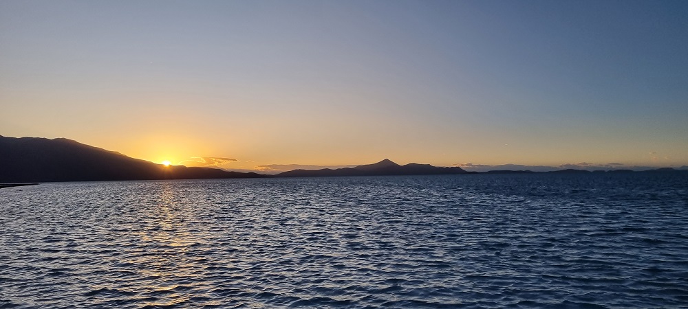 SalarDeUyuniPuestaDeSol1.jpg