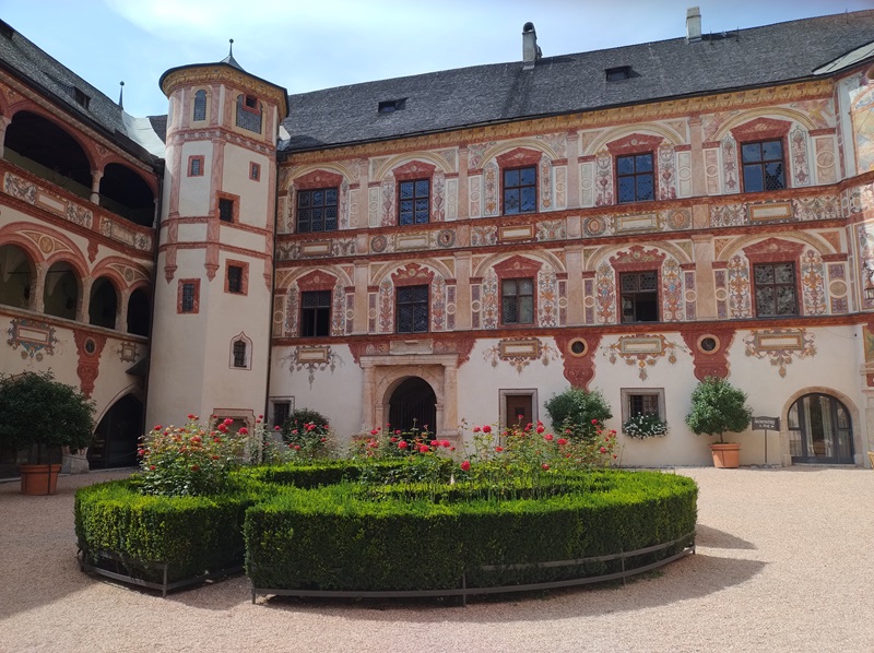 9-Schloss_Tratzberg.jpg