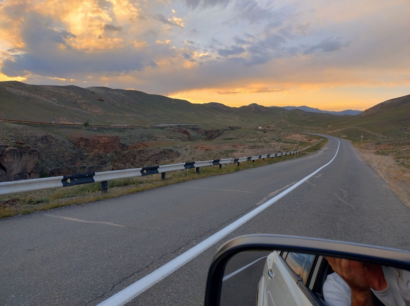 10-Road_to_Saty.jpg