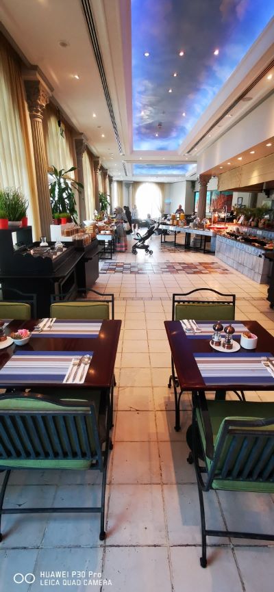 Radisson BLU Muscat - RESTAURACJA ŚNIADANIOWA.jpg
