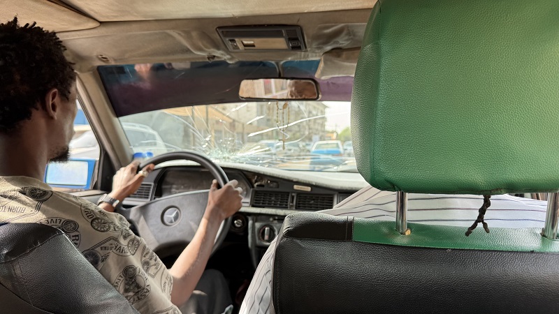 Bissau5_taxi.jpg