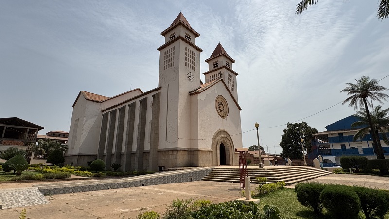 Bissau13_SeCatedral1.jpg