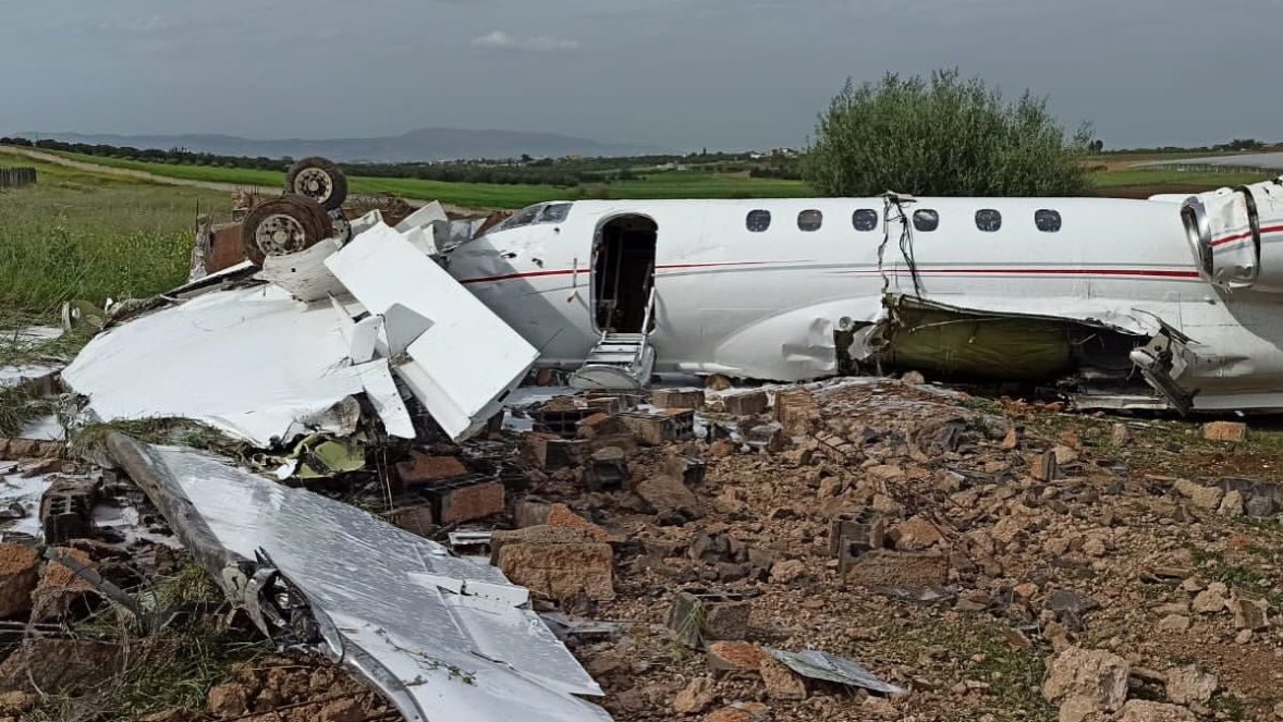 Hawker-800XP-private-jet-crashes-at-Fez-Airport-Morocco-and-flips-over-4.jpg