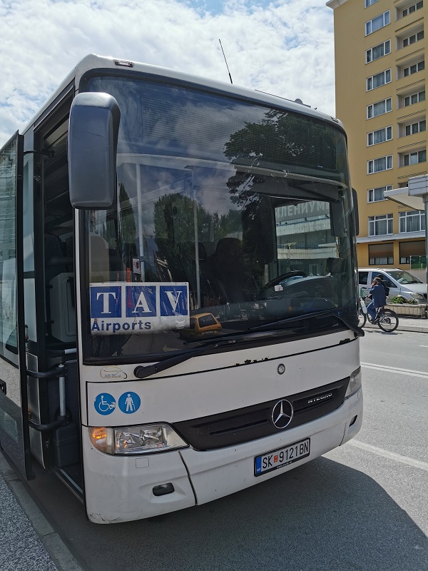 autobus na lotnisko.jpg