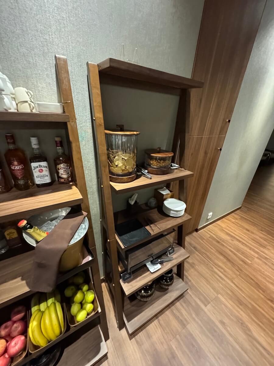 PrivLoung2.jpeg