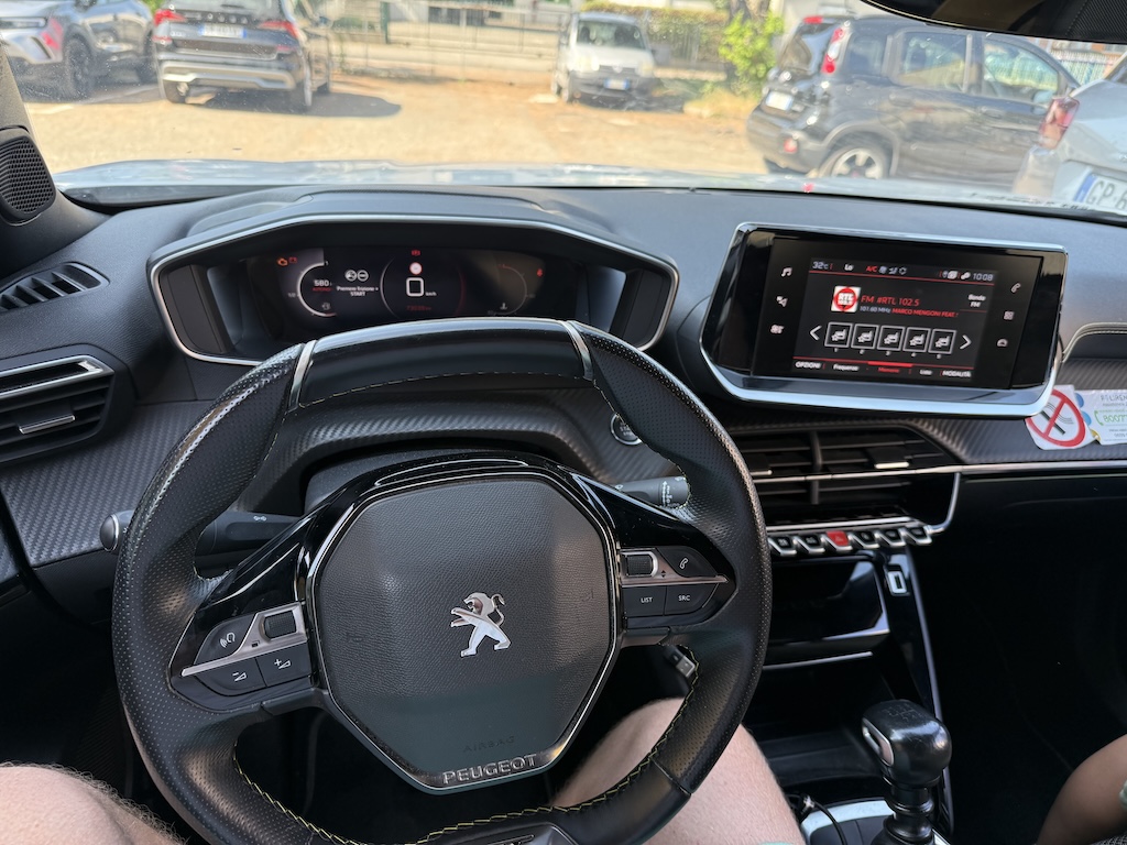 BLQ_Peugeot2008_Felirent3.jpeg