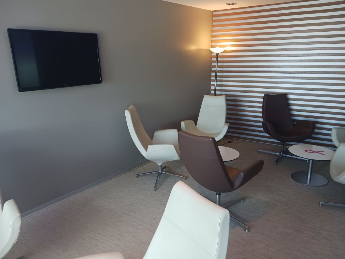 lounge1.jpg