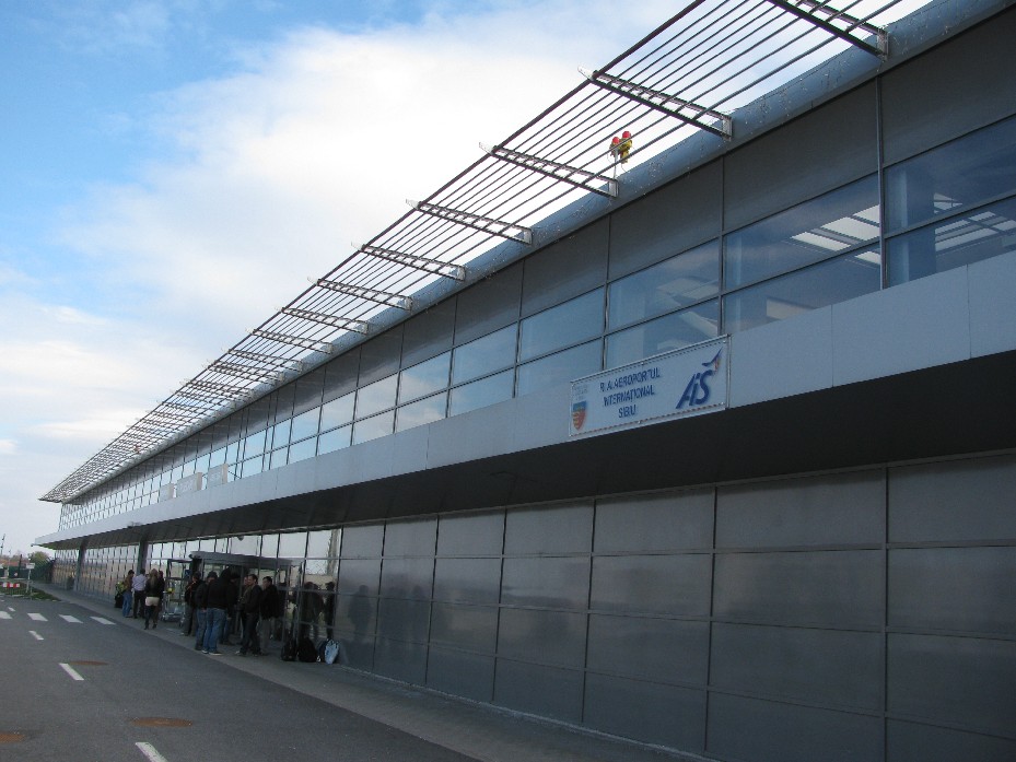 terminal lotniska Sibiu.jpg