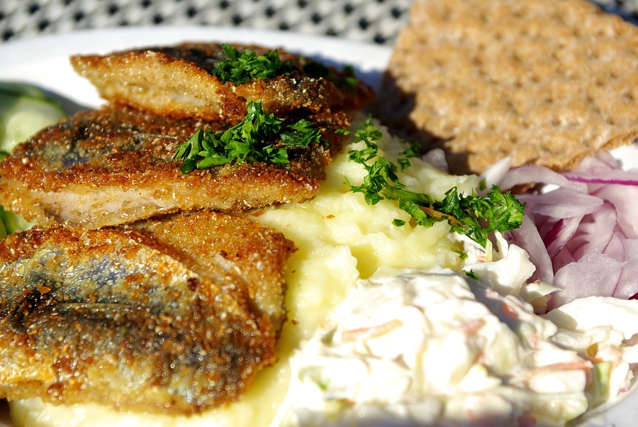 nystekt strömming med hemlagat potatismos.jpg