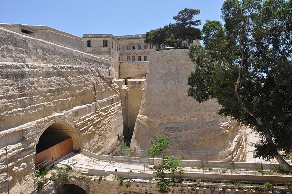 46_Valetta_mury_obronne.JPG