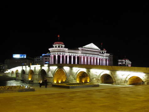 Skopje nocą 9.JPG