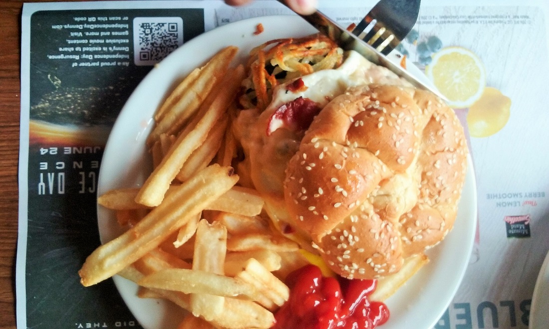 dennys burger.jpg