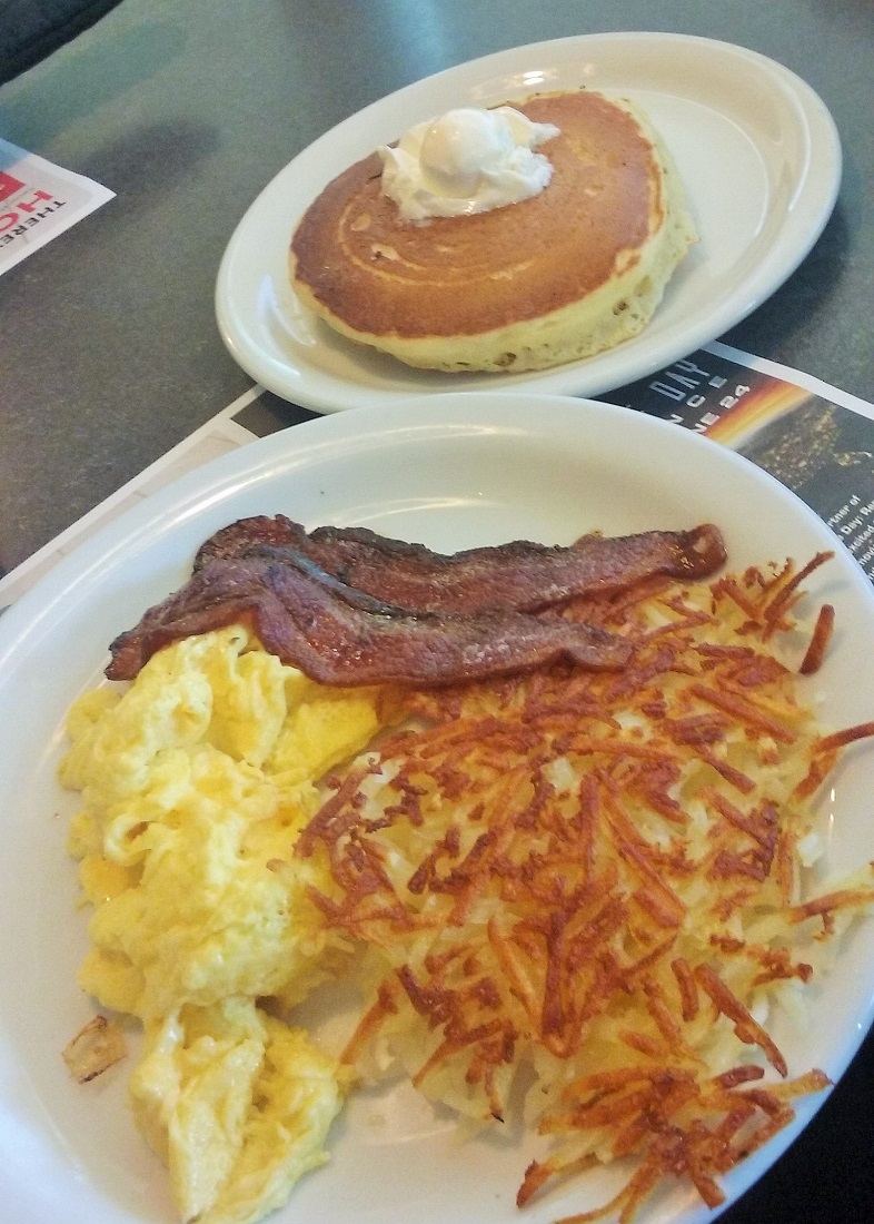 dennys zestaw śniad.jpg