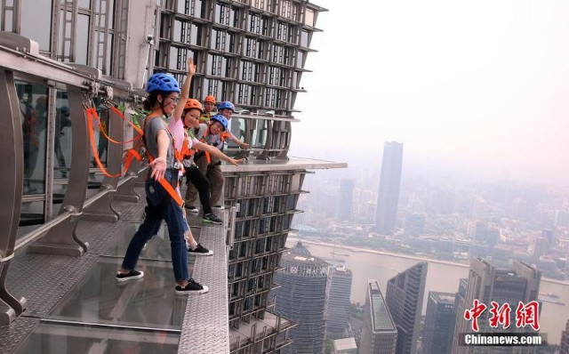 jin_mao_tower_skywalk4.jpg