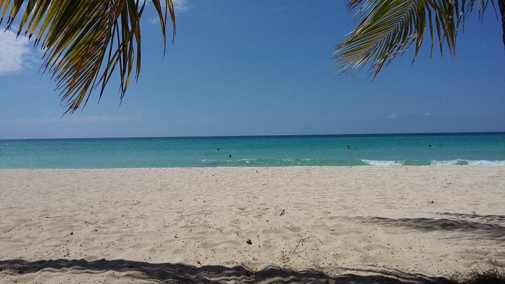 tłumy na plaży.jpg