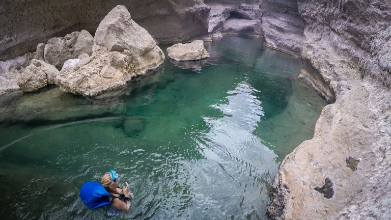 Oman_wadi_shab_lake.jpg